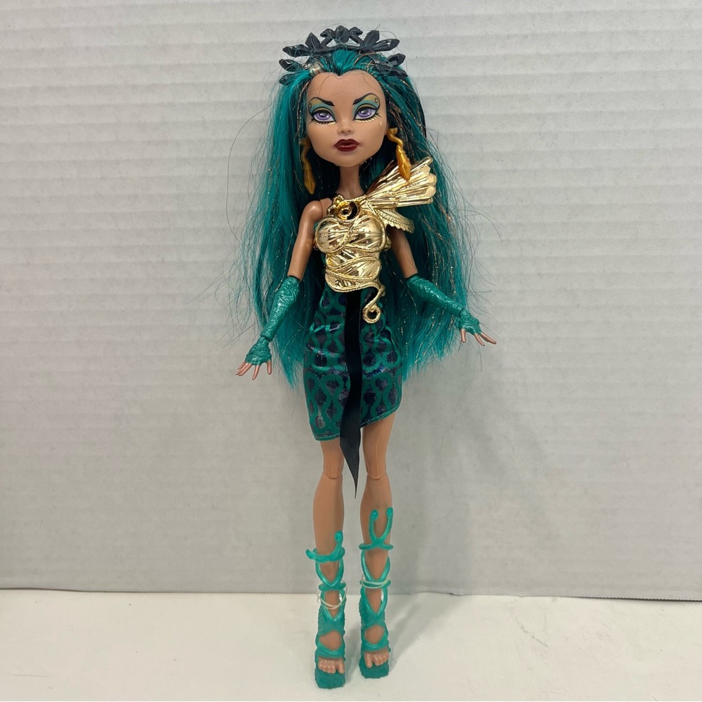 MONSTER HIGH Doll Nefera De Nile Boo York toy